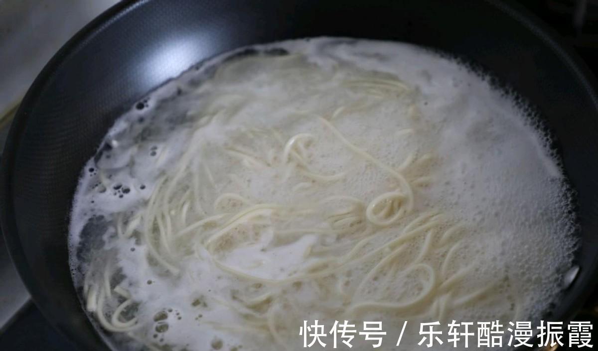 花生油|有荤有素的家常炒面，营养卫生，比外面卖的还好吃