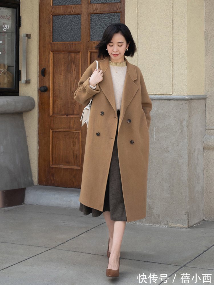 视觉效果|奔三奔四的女人,建议多穿“大地色大衣”,搭配裤子、裙子真高级