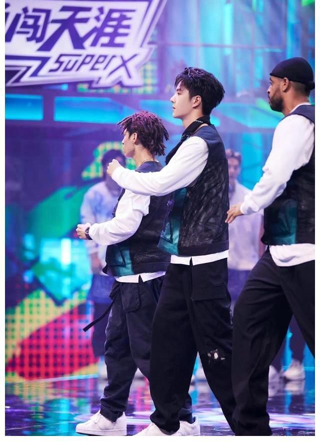 《这就是街舞》战队首秀,张艺兴韩庚惊艳,王一博布局出错输太惨