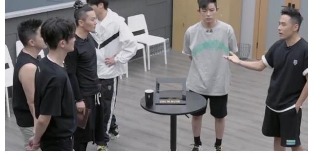 黄征|《披荆斩棘的哥哥》淘汰赛好残酷!獒犬与麦亨利晋级引发巨大争议