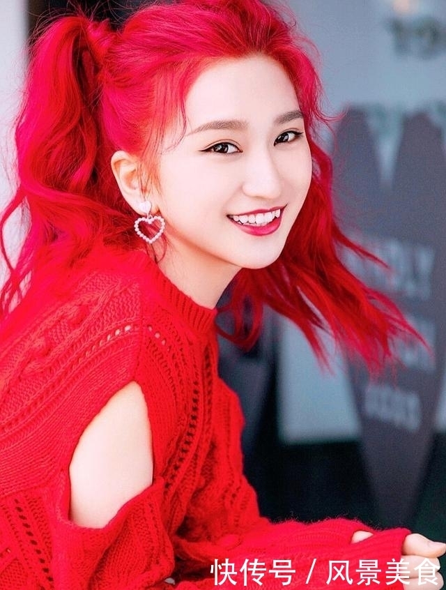 女星那些五颜六色的头发,唐珂伊回头率太高,崔文美秀闪瞎我的眼