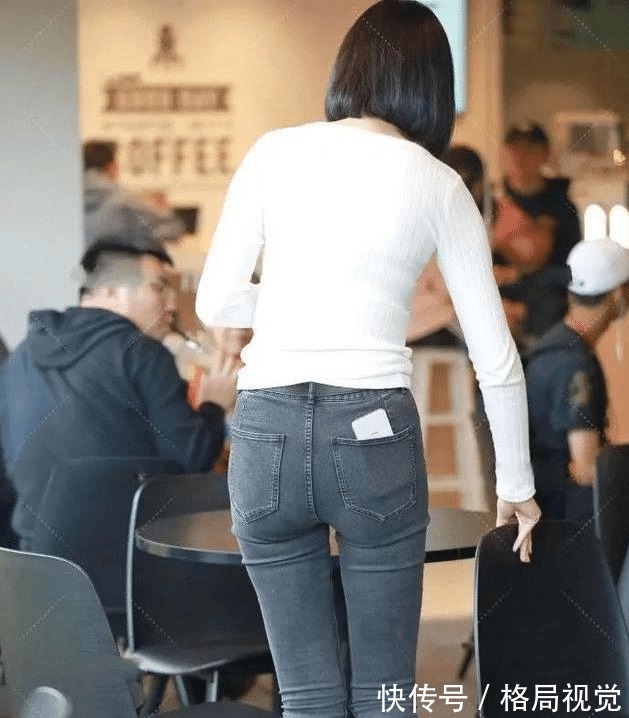 柳叶眉 依旧桃花面,频低柳叶眉,纯白针织衫配黑色牛仔裤的知性率真穿搭