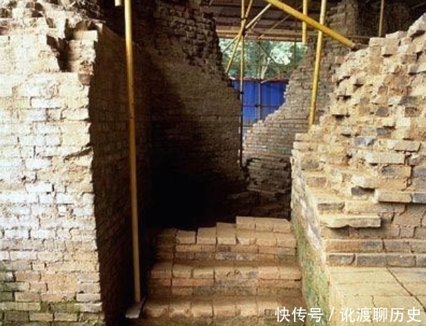 雷峰塔地宫发掘老照片:没发现传说中的白蛇,却发掘出了大量珍贵文物