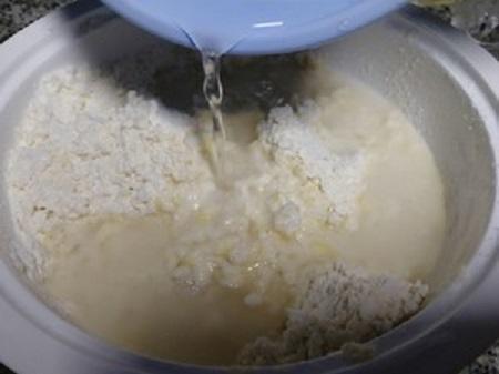 爱吃油条收藏了，教你一招，早上只需几分钟，热腾腾的油条出锅