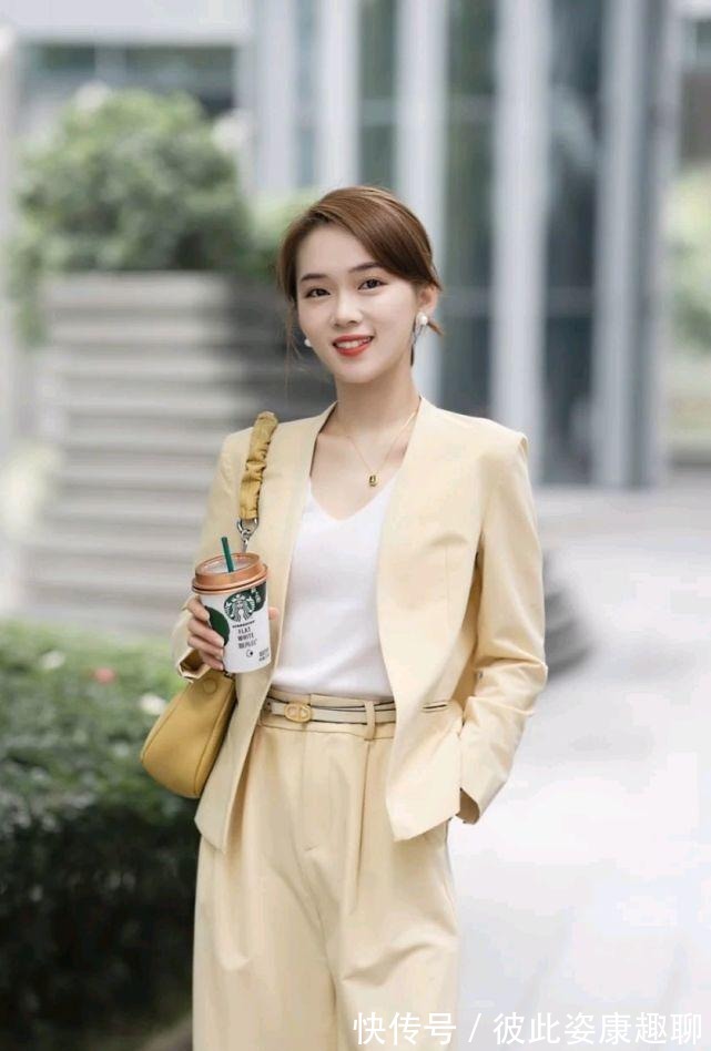 服装|简约又精致的职场穿搭,会让整个人更加精神,甚至可以美成焦点