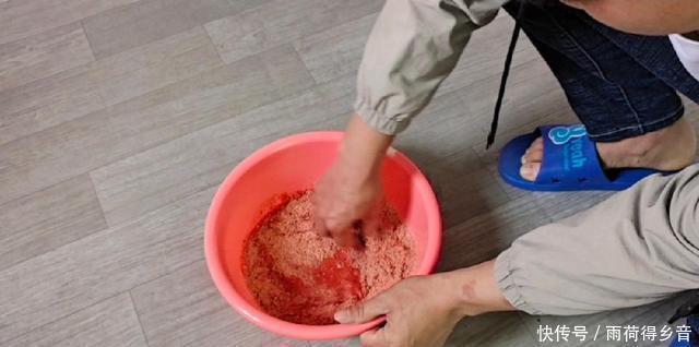 钓鲤鱼不需要太多料混合,配对这两种料,一年都不用换了