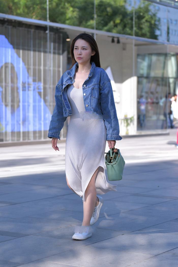 椭圆形的领口设计, 只可惜不是裤子, 换另一设计更完美了