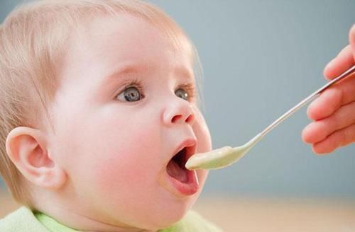 喂养|三岁以内宝宝喂养学问大，“干吃不胖”？可能是这几方面有问题
