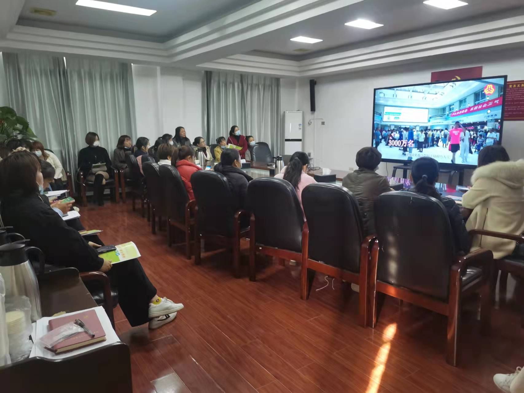 宣传片|乌龙泉街妇联开展女性特定疾病综合保险业务培训会