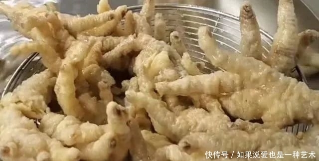 锅盖|鸡爪这样做，个个虎皮饱满多皱，酥香脱骨，鲜香多汁