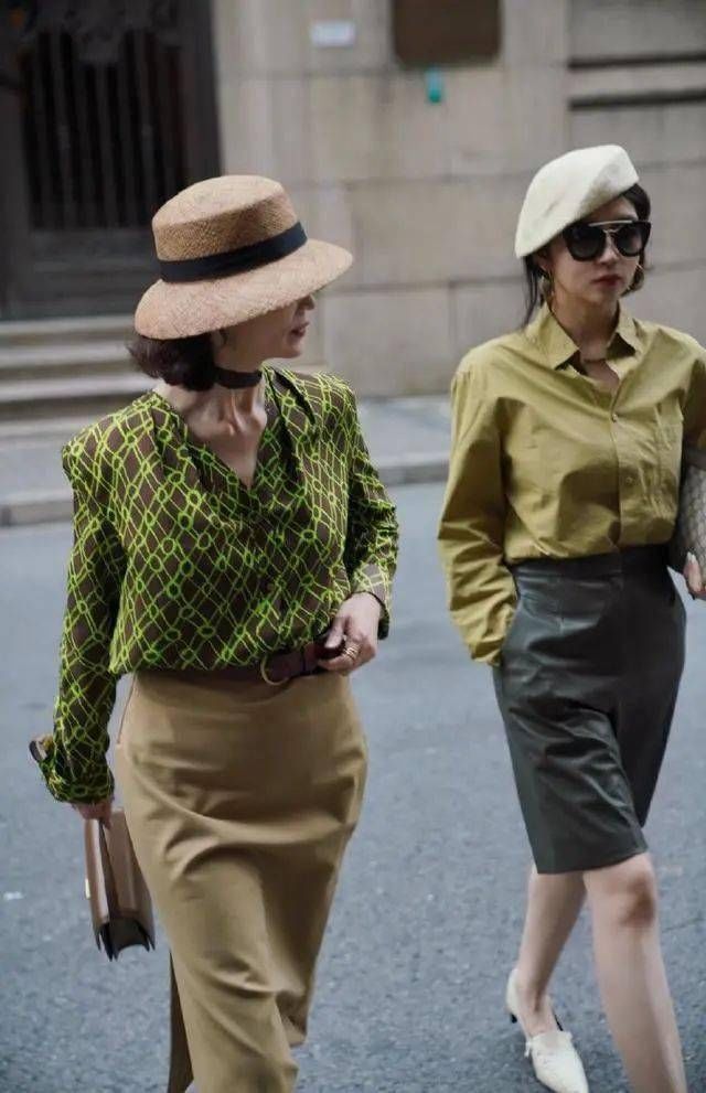 穿衣|三木母女又凭穿搭火出圈，穿衣打扮优雅又端庄，时髦感不输女明星