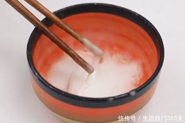 鸡蛋清|鸡蛋清和洗衣液混合在一起,真是太厉害了,解决了家家户户的烦恼