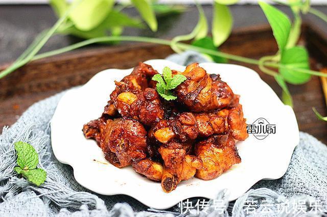 鸡翅|朋友来家做客，烧了一盘鸡翅根，多加了一味料，吃得他赞不绝口
