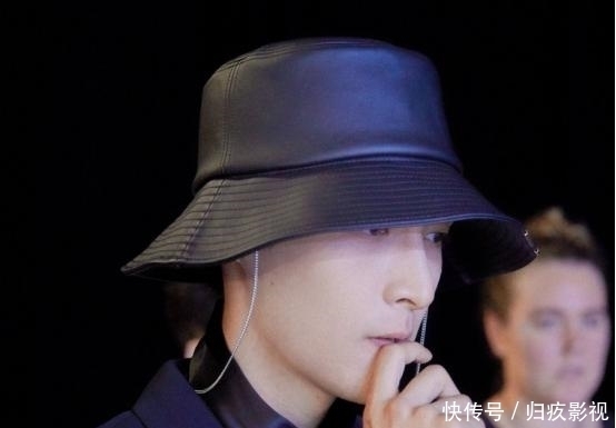 向往的生活|刚离开蘑菇屋,张艺兴又一新综艺官宣,冲两位顶流女爱豆追了