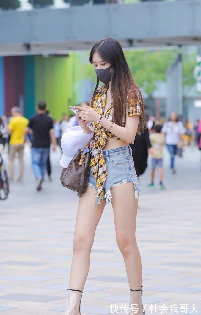 技巧 三伏天穿牛仔短裤，掌握这些穿搭技巧，轻松做个长腿气质美女！