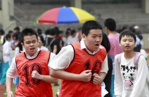 中考|体育老师公认“省力”跑步法,助力学生轻松到终点,考生可参考