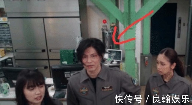 莽夫|泽塔奥特曼同样是面对格利扎,泽塔和伽古拉被碾压,莽夫却可以轻松压制他
