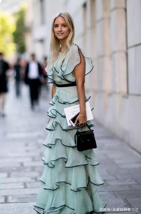 五十岁的女人要会打扮，少穿这4种“妈妈装”，显老廉价掉气质