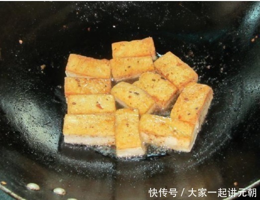 煎豆腐时，万万不可直接下油锅！多加1步，豆腐不碎不粘