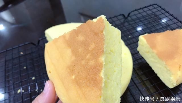 做电饭锅蛋糕,不需要加酵母,一样可以做出鲜香、软嫩的蛋糕