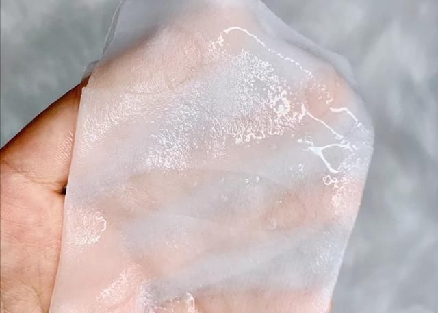 精华液|有4个特点的面膜,就不要再用了,钱花了还伤皮肤