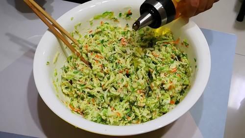 丸子外酥|不管炸什么丸子,牢记“3要点”,丸子外酥里嫩,凉了也不硬,特香!