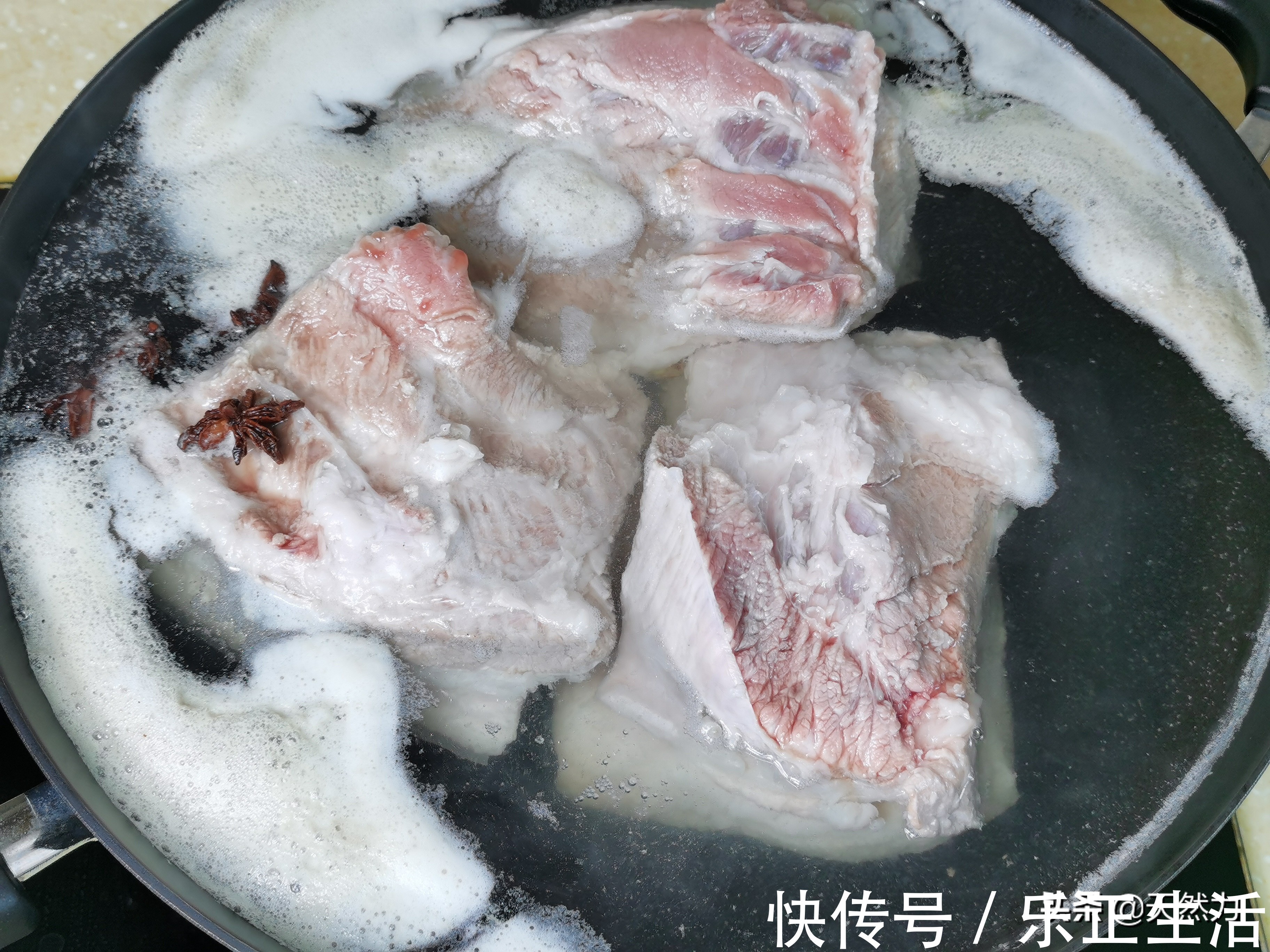 五花肉皮|怎样炸扣肉皮才起泡，方法简单，轻松搞定