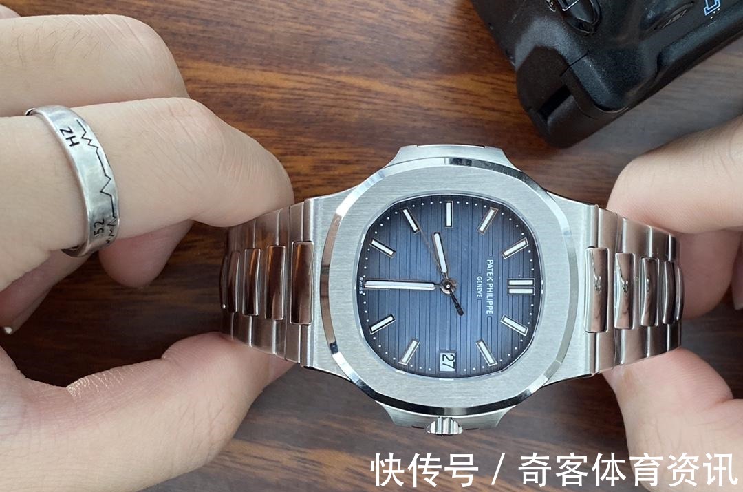 蓝盘@百达翡丽蓝盘鹦鹉螺又成新宠,夜光效果极佳,更像夏季夜晚的星星!