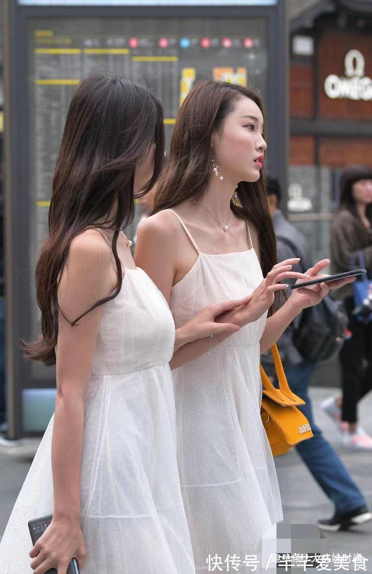 小姐姐|闺蜜装穿出一对姐妹花，白色薄纱连衣裙搭配高跟鞋，回头率极高
