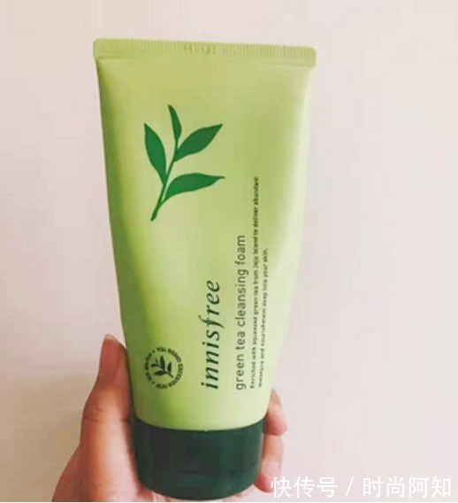 痘痘|被皮肤科医生点名拉入“黑名单”的洗面奶,千万不要用,小心皮肤越来越差