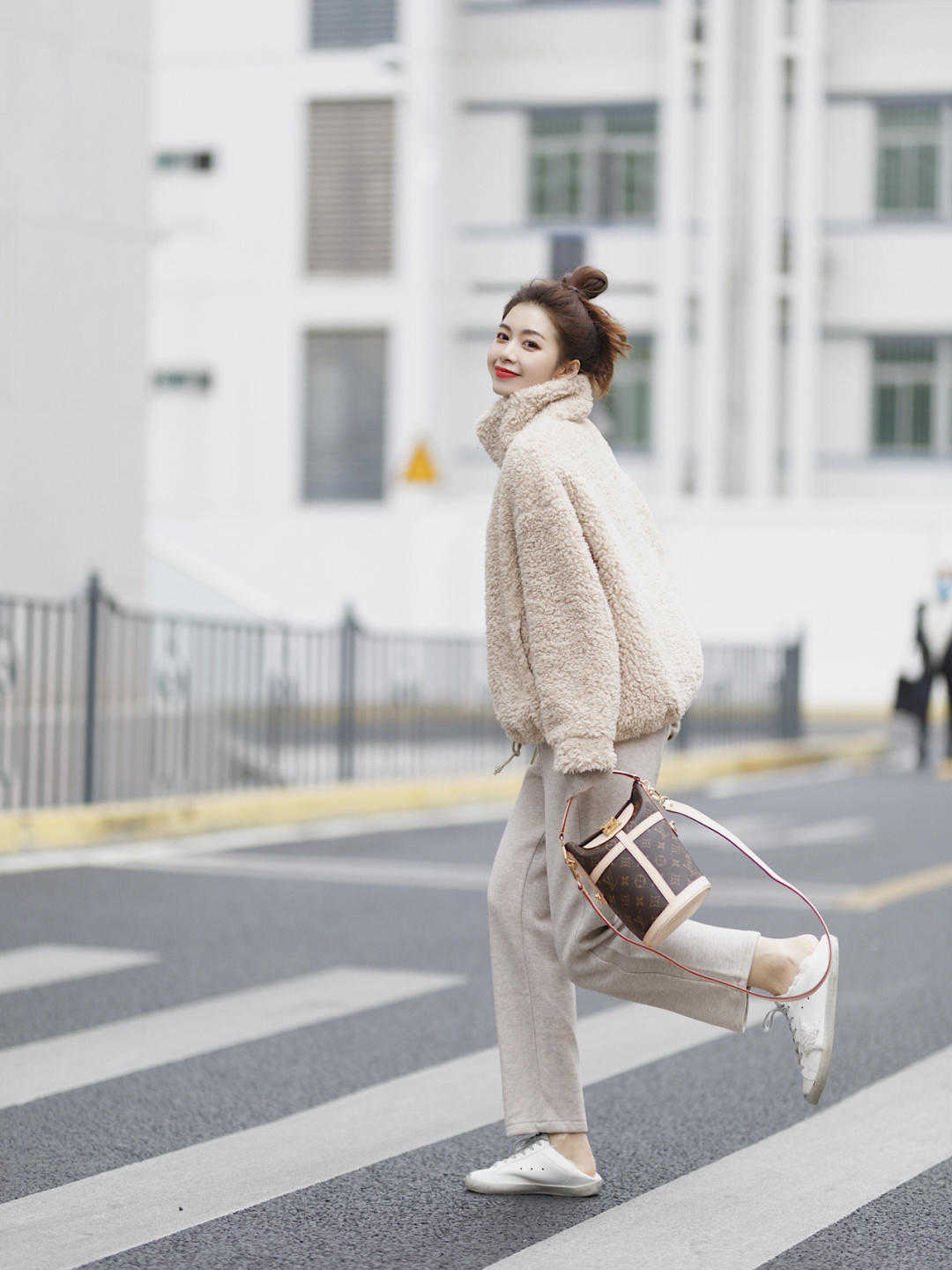 穿搭 今年有种火叫杏色穿搭,气质好看又显白,可以尝试一下