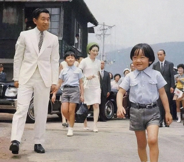 德仁天皇|文仁成为日本皇室第一顺位继承人，18岁的爱子公主将成为平民
