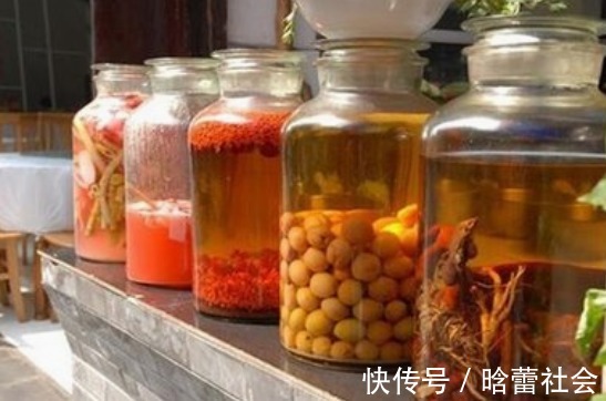 曹大哥|男子把自己“毒”倒，只因喝了一口“酒”医生这种酒风险高