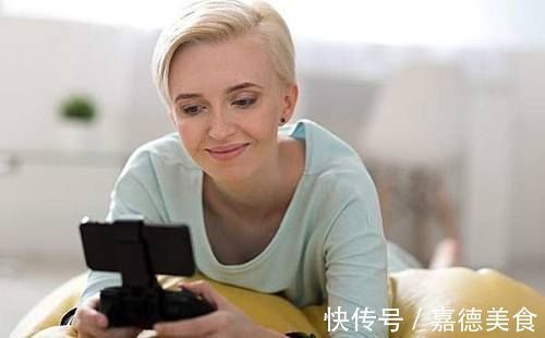 不良习惯|睡前的习惯或许是加速衰老原因，若你也有，还是尽量改一改吧