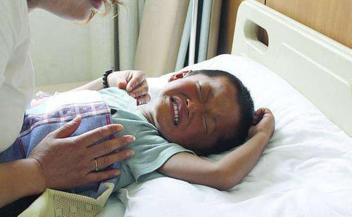 食物|父母谨记睡前2类食物不要喂积食还伤脾,孩子一晚上睡不好