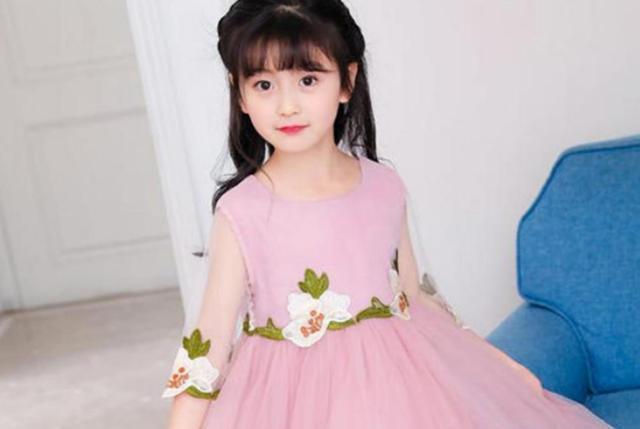 小孩|“妈,你是我爸的结拜兄弟吧”,网友晒爸妈合照,令人哭笑不得