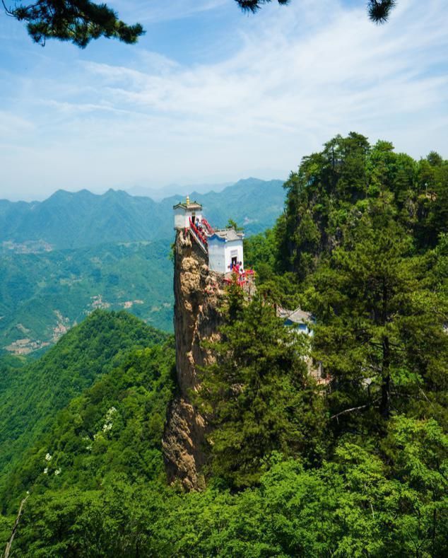 险峻|塔云山的上一颗明珠：只由四根柱子撑起，矗立1600米高空近500年