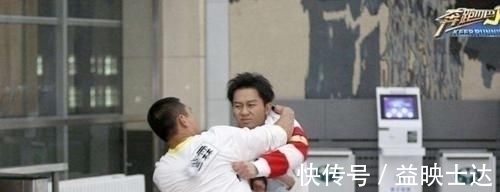 李晨沉迷撕名牌,家中跑男嘉宾名牌堆成小山,居然还有他俩的!