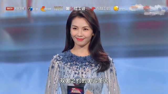 6台跨年名场面：主持人翻车、唱歌跑调，周深邓丽君跨时空同台