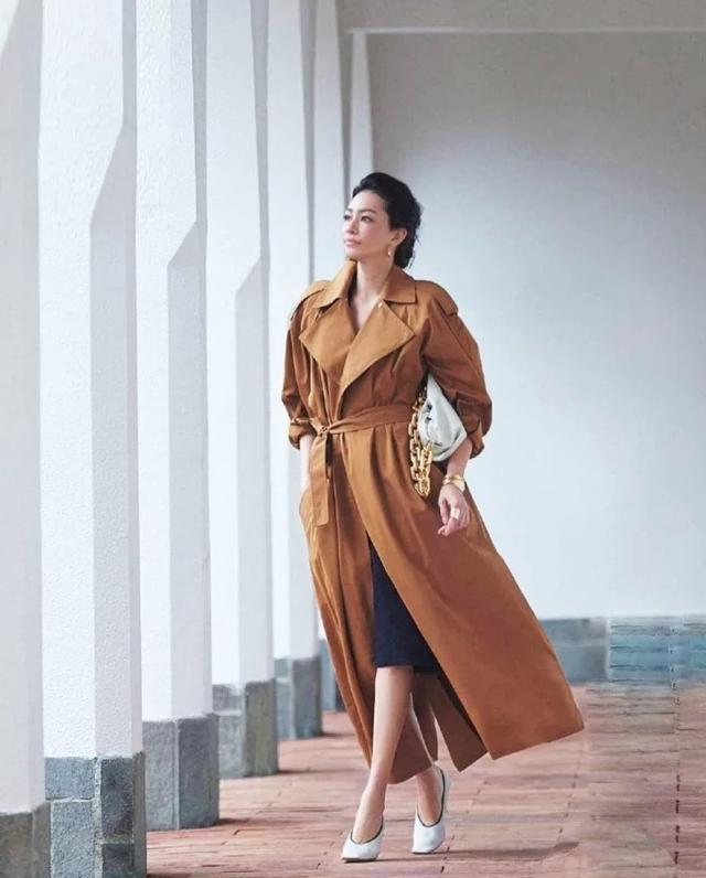 奔五女人别瞎穿,45岁日本博主私服太美了,这才叫真正的优雅大气