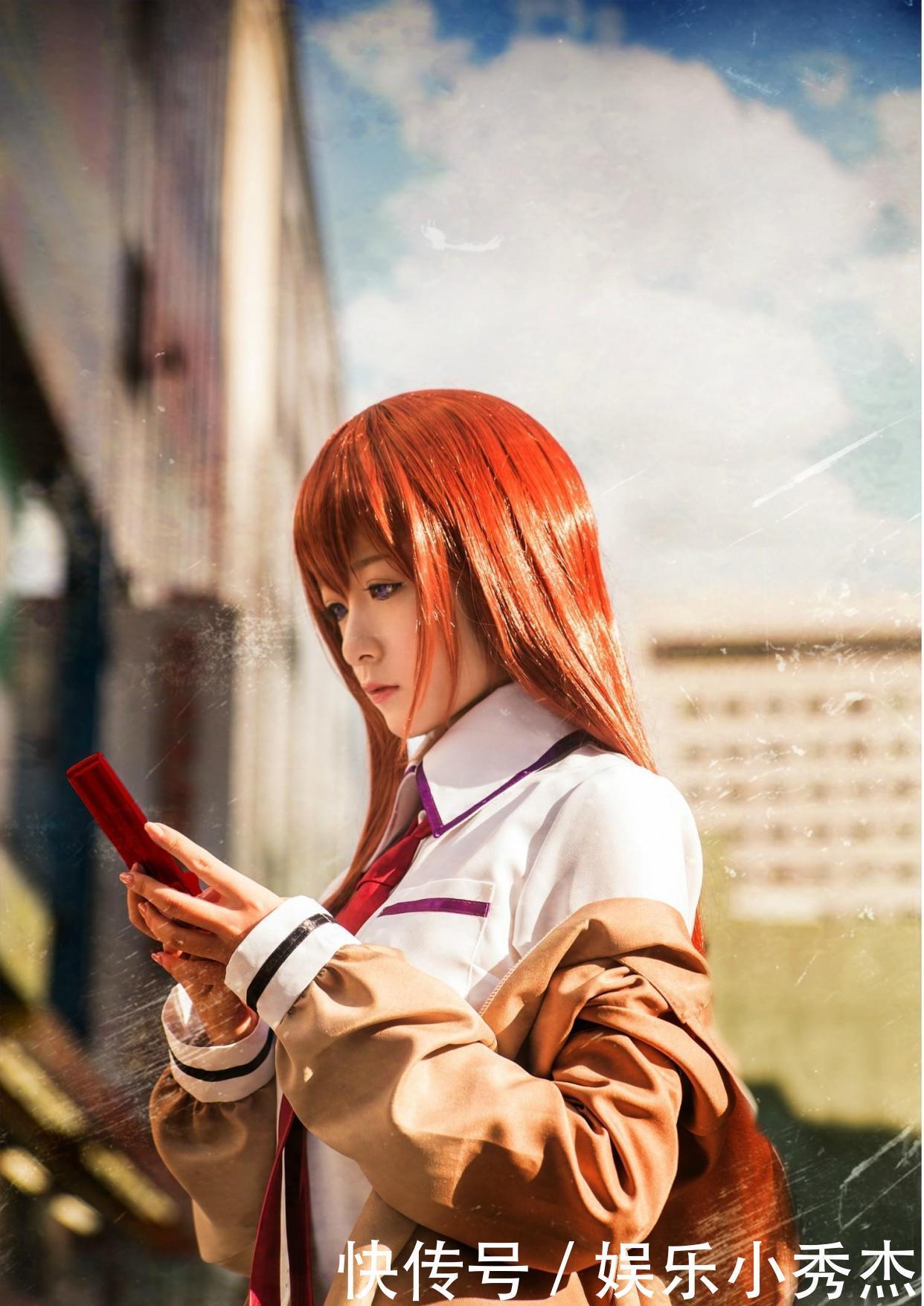 虚拟歌手|关晓彤cos洛天依萌出新高度,为何杨幂cos卡卡西却成了她的黑历史