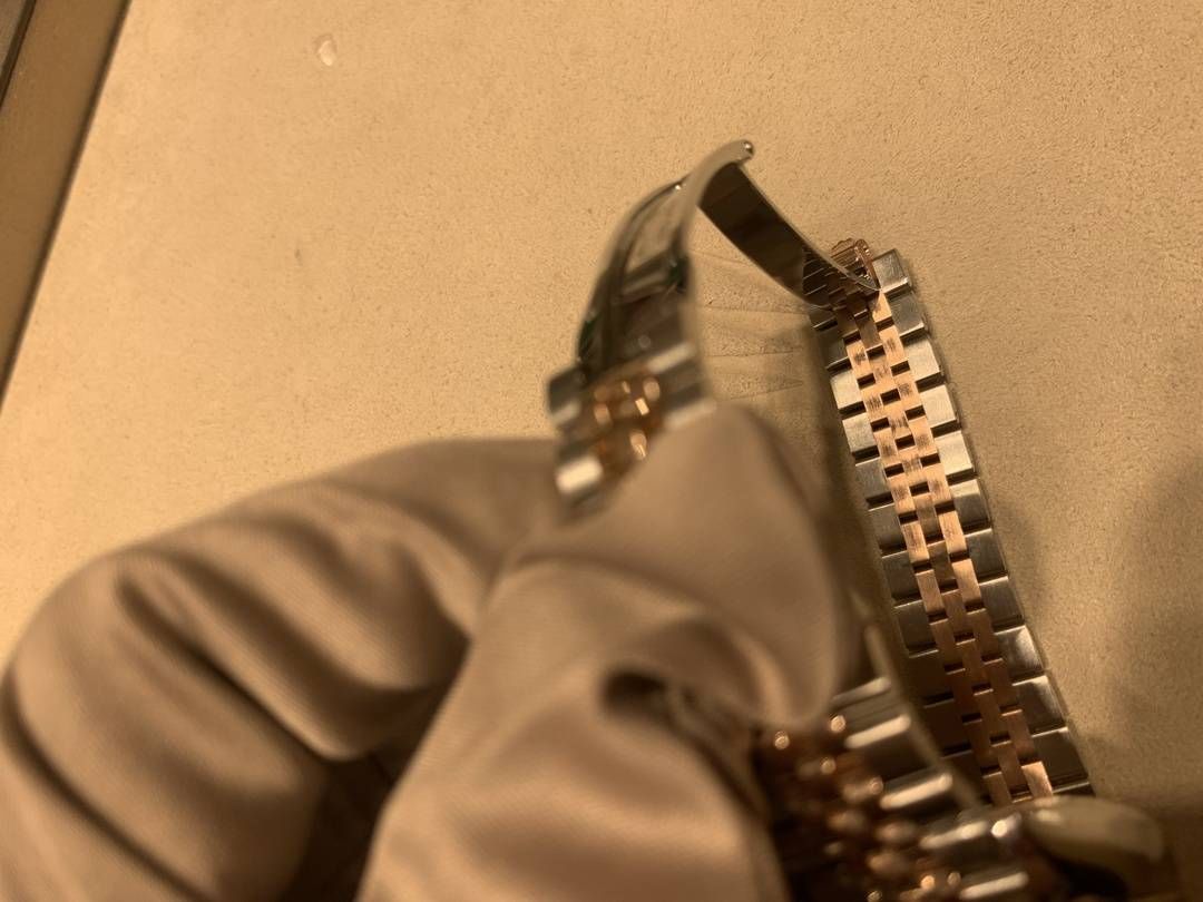 8万多元劳力士腕表刚买3天就“变黑” 成都女子投诉半年无果 官方回应:这不是表的问题