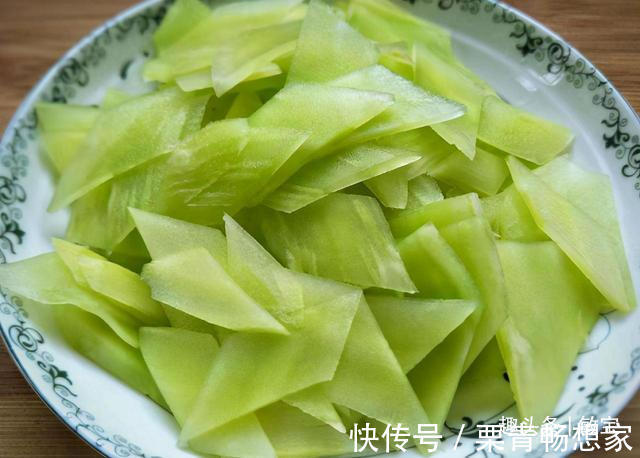 大忌|炒莴笋，直接下锅炒是大忌，多加1步，莴笋不变色，清脆口感好！