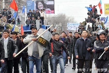 格鲁吉亚|发生颜色革命的3个国家现状如何？2国被俄罗斯肢解，1国陷入赤贫