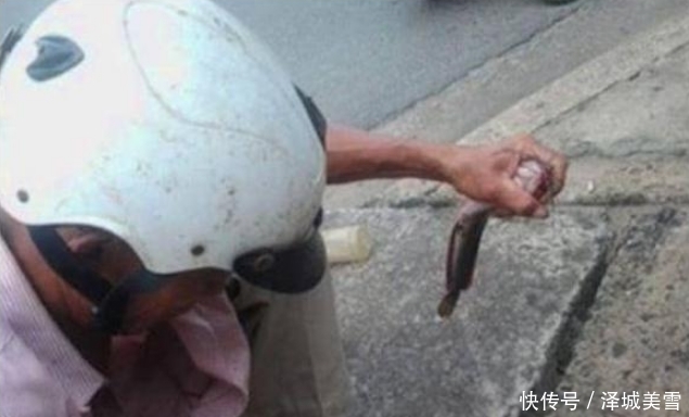 摩的师傅蹲马路边钓鱼,狭窄的臭水沟,在他眼里就是“马尔代夫”