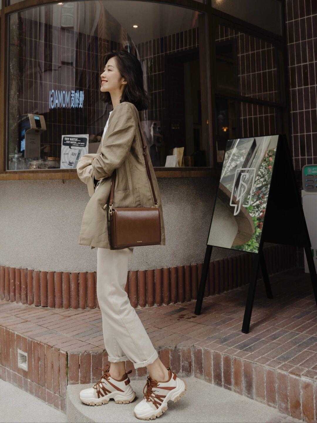 马甲|早秋通勤怎么穿？西装短裤搭配马甲清爽简约，气质温柔又高级