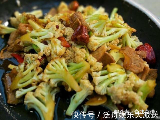 沂蒙炒鸡|老丈人办升学宴，我随礼一千元，看看他安排的这桌菜，值多少钱