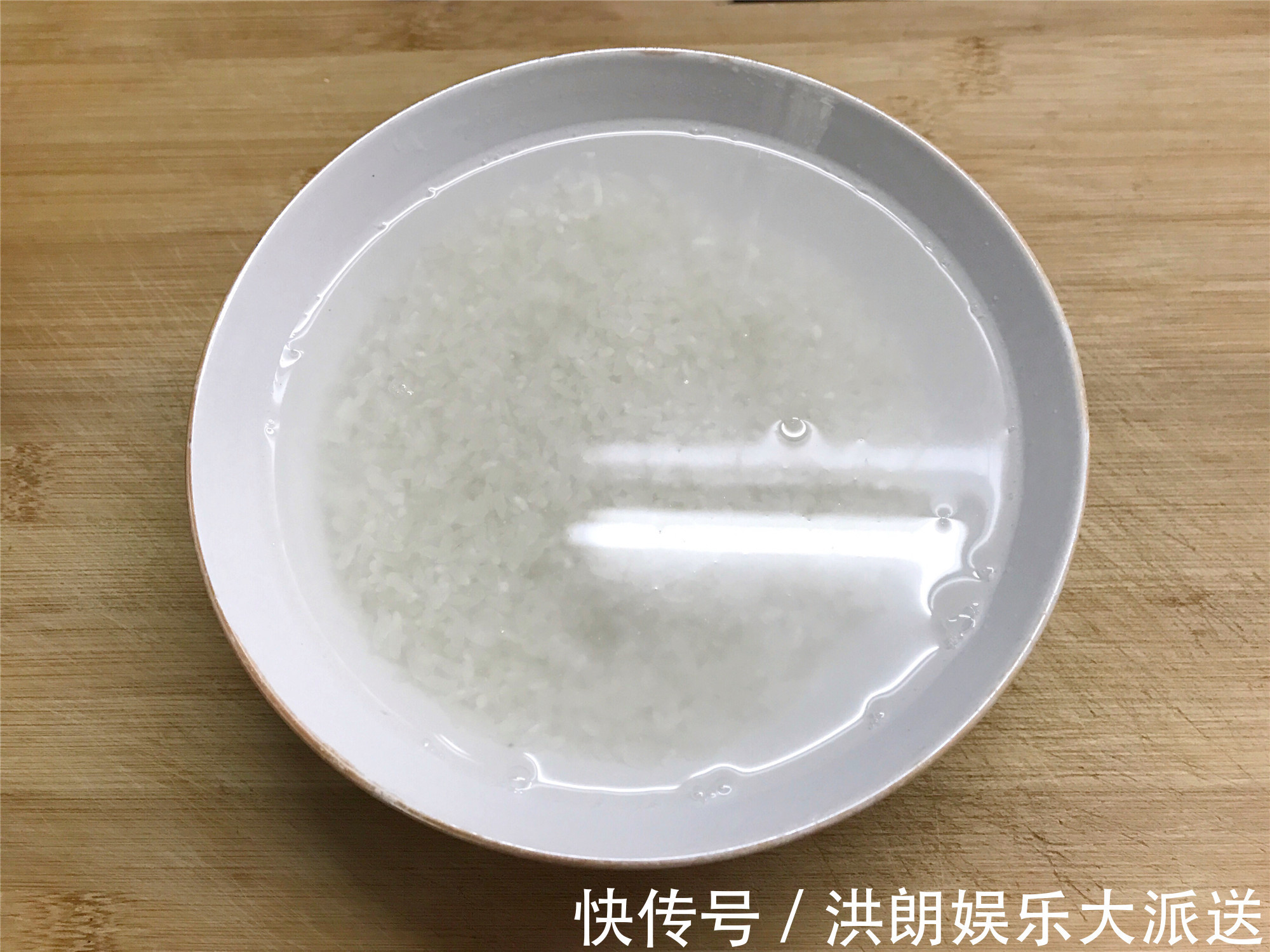 江南人家冬天必吃，饭菜一锅出，咸鲜软糯，连锅巴也不放过