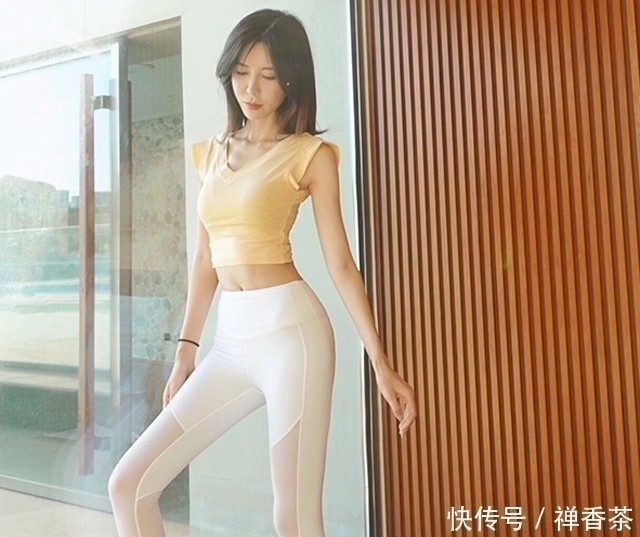 皮尔斯|紧身打底裤的美，一定需要性感身材的衬托，才能搭配出完美
