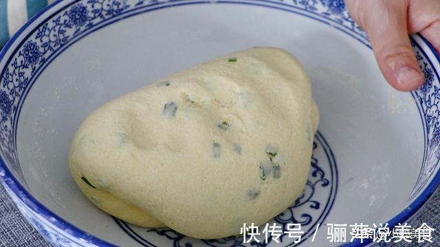 玉米面懒人早餐饼，比手抓饼简单好吃，学会了早餐天天不重样，香